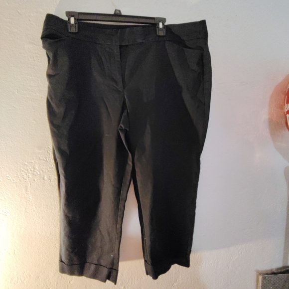 Chic Black Cropped Pants - Picture 1 of 7